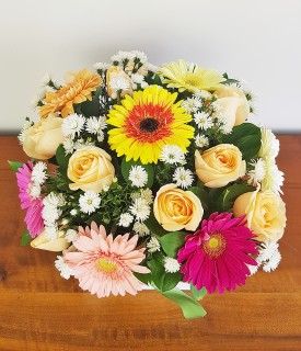 Arranjo Box de Flores coloridas É Poesia