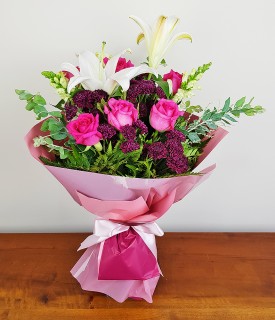 Buquê de Rosas e Lírios - Especial Para Ela