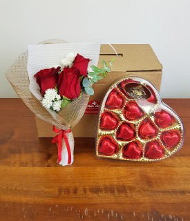 Presente na caixa - Rosa vermelha e Coração de chocolate