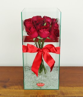 Arranjo de Rosas Vermelhas Surpresa!