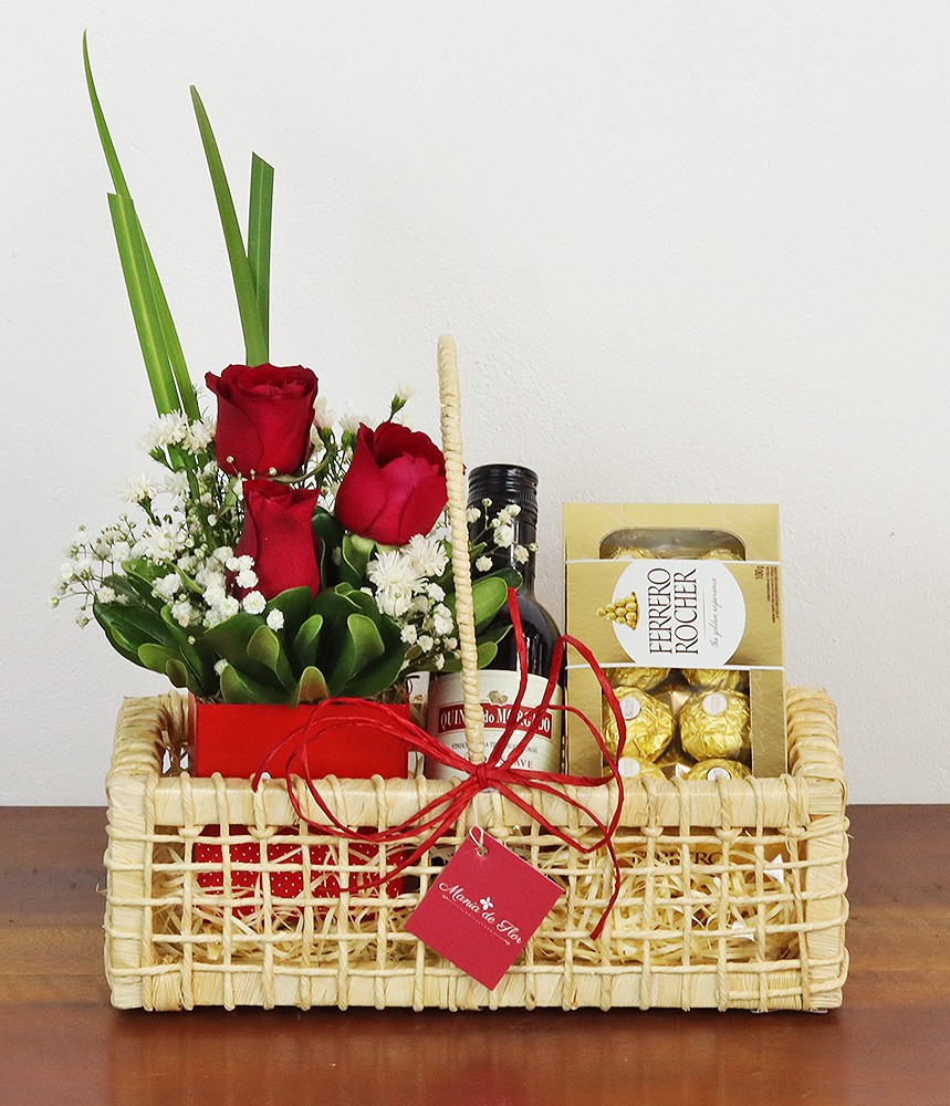 Cesta com Rosas, Vinho e Chocolate - Dulce Amor