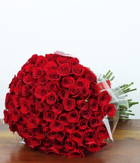 Buquê de 100 rosas vermelhas