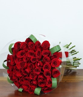 Buquê de 50 Rosas Vermelhas