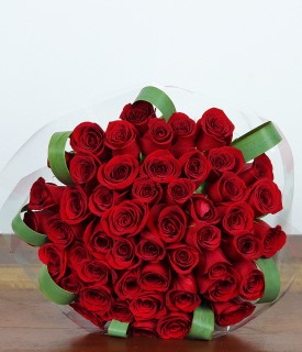 Buquê de 50 Rosas Vermelhas
