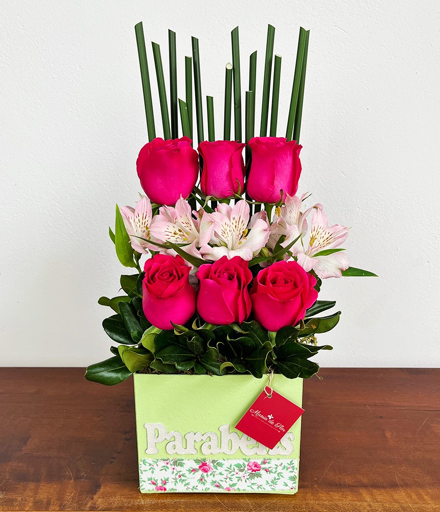Arranjo de Rosas e Alstroemérias Parabéns com Flores